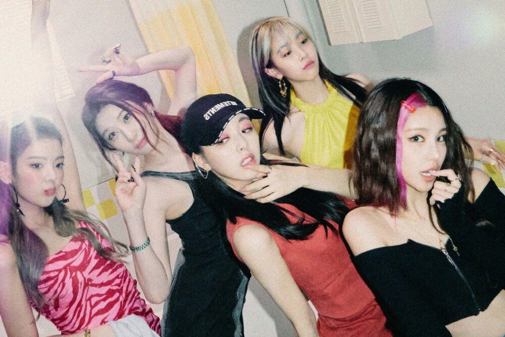 ITZY Banner